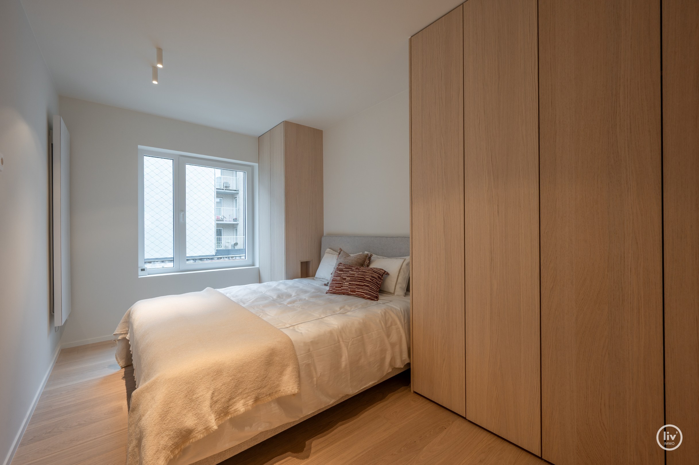 Gerenoveerd 3 slaapkamerappartement centraal gelegen vlakbij de LIppenslaan te Knokke. 