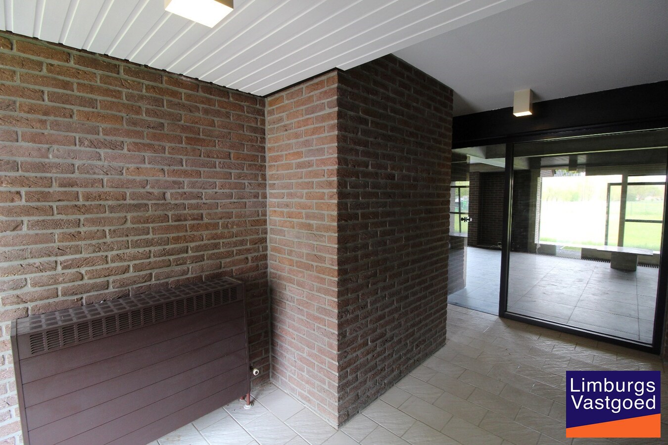 Ruime villa, 308m², 4 slpk, uitzicht op velden, 19a49ca 