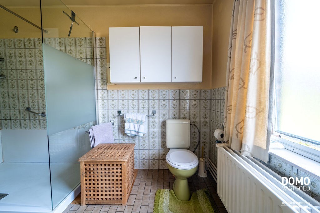 KARAKTERVOLLE, RUIME WONING MET 4 SLAAPKAMERS EN ZONNIGE TUIN TE STOKROOIE 