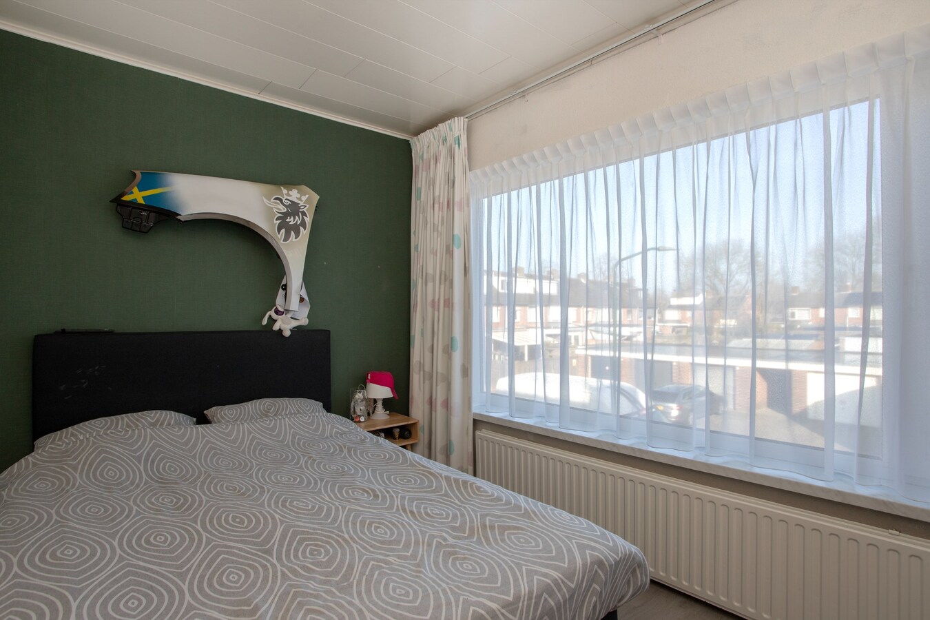 Uitgebouwde middenwoning met grote berging (28 m2) gelegen in een gewilde woonwijk in Bladel. 