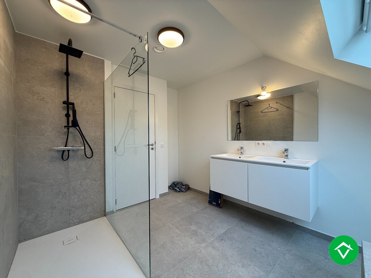 Nieuwbouwwoning met 3 slaapkamers, carport en tuin 