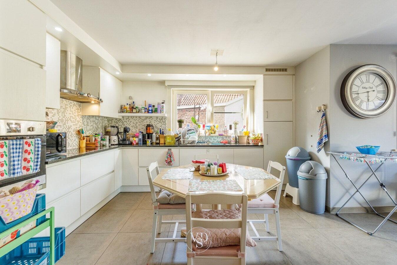 Instapklaar en lichtrijk gelijkvloers appartement 