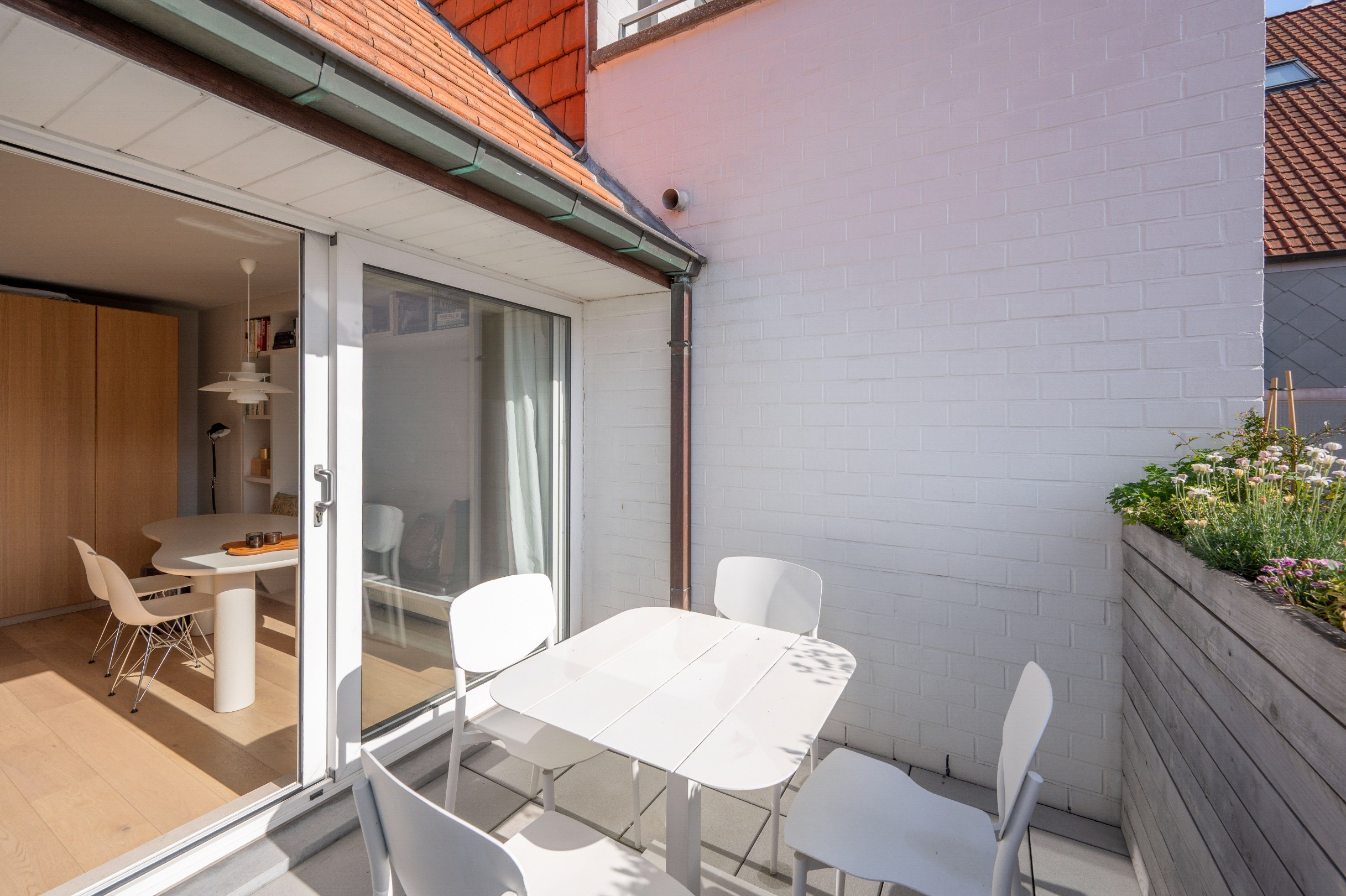 Stijlvol appartement met 2 zonnige terrassen op een toplocatie in Knokke Centraal gelegen tussen zeedijk en Lippenslaan. 