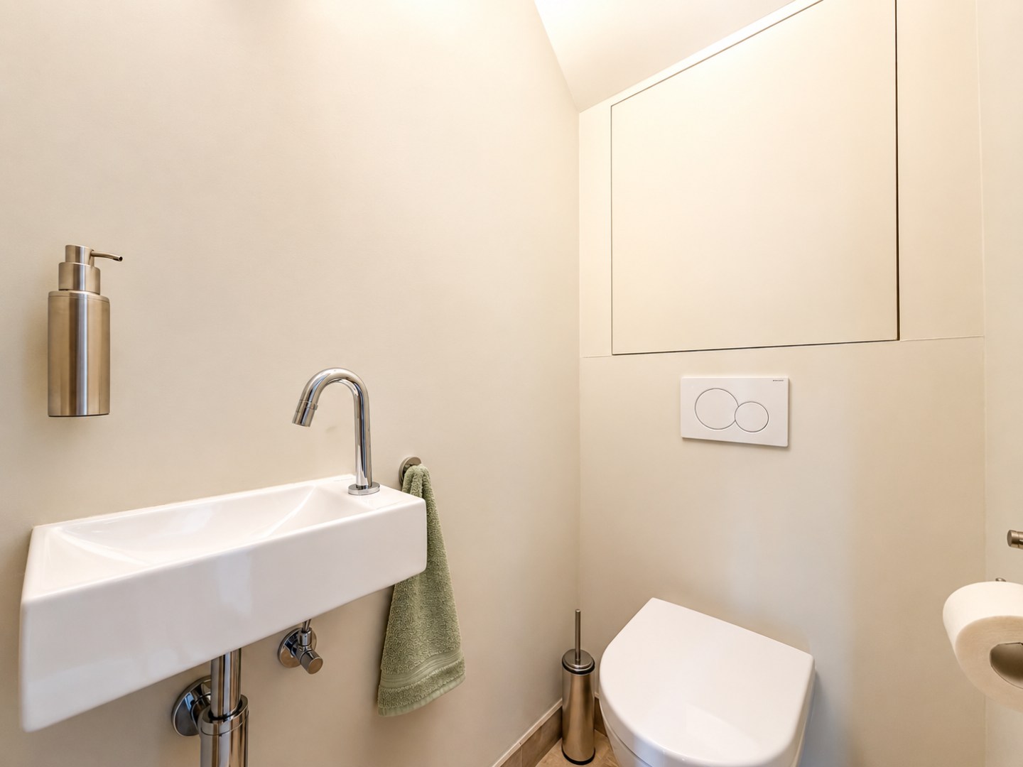 Ruime villa met prachtige tuin en hoogwaardige afwerking, perceel van 1891 m², rustig gelegen te Torhout 