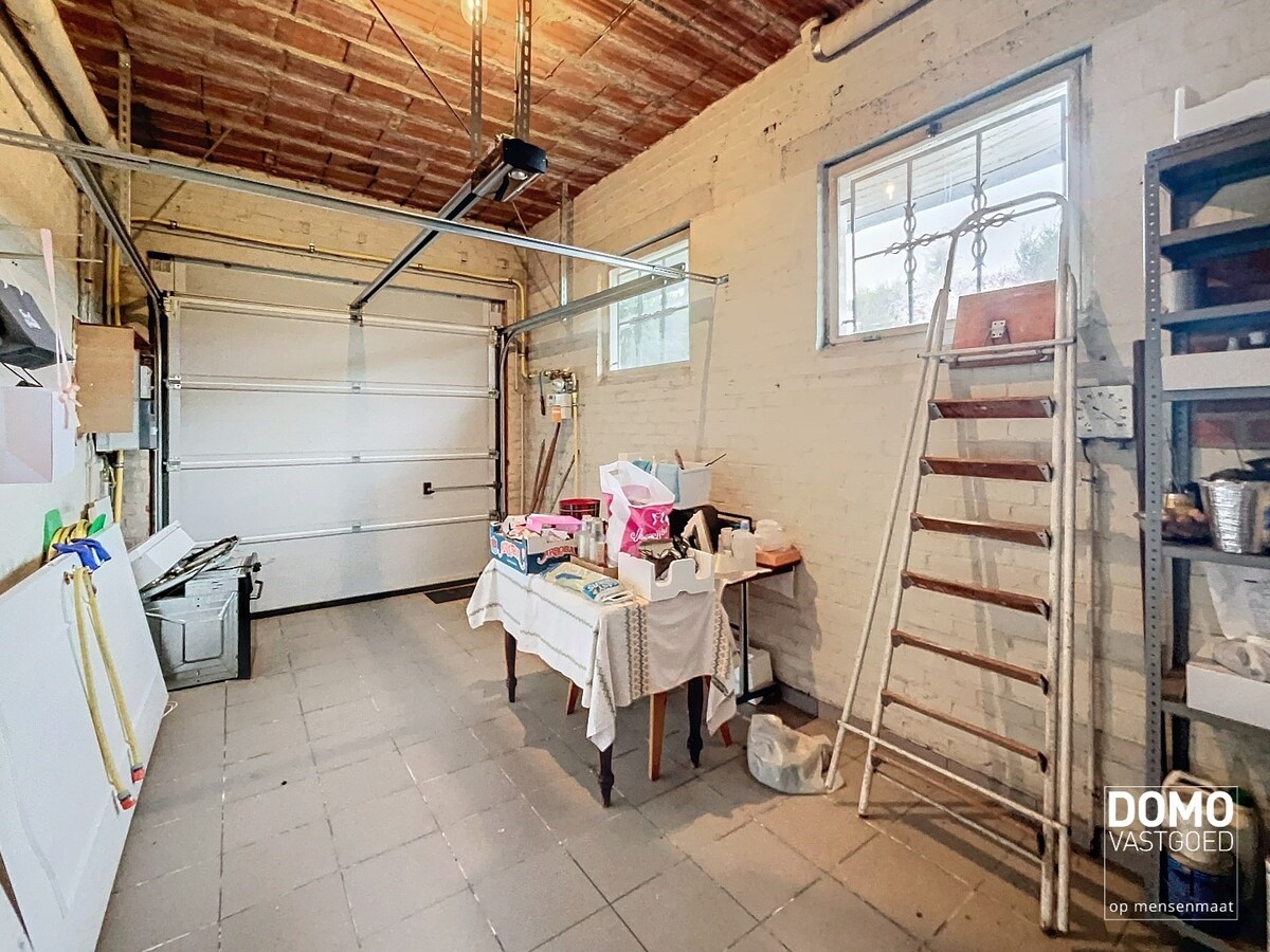 RUIME GEZINSWONING MET TUIN EN GARAGE TE KERMT 