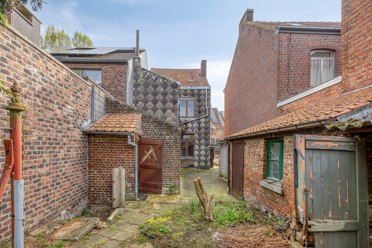 Half open bebouwing met 3 slaapkamers, tuin, terras en tuinhuis in Kessel-Lo! – EPC F kWh/m² - bewoonbare opp. 128 m² 