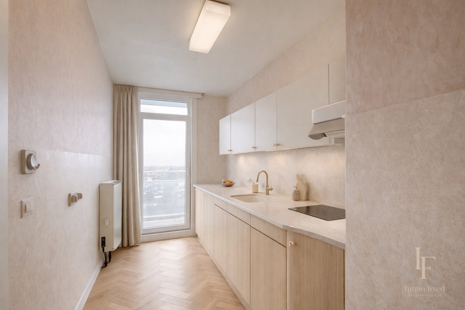 Te renoveren parel met potentieel + garagebox te Berchem! 