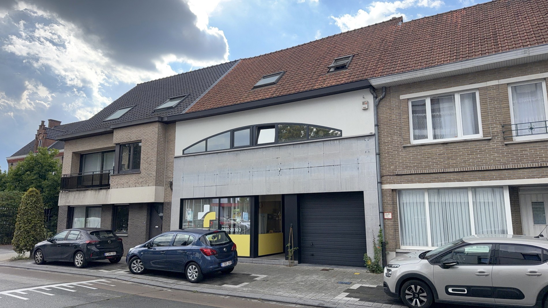 Instapklaar gelijkvloers kantoor te huur in centrum De Pinte