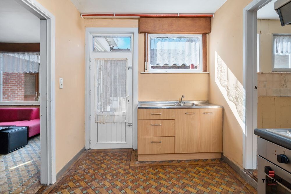 Ruim handelshuis op centrale ligging in Houthulst 