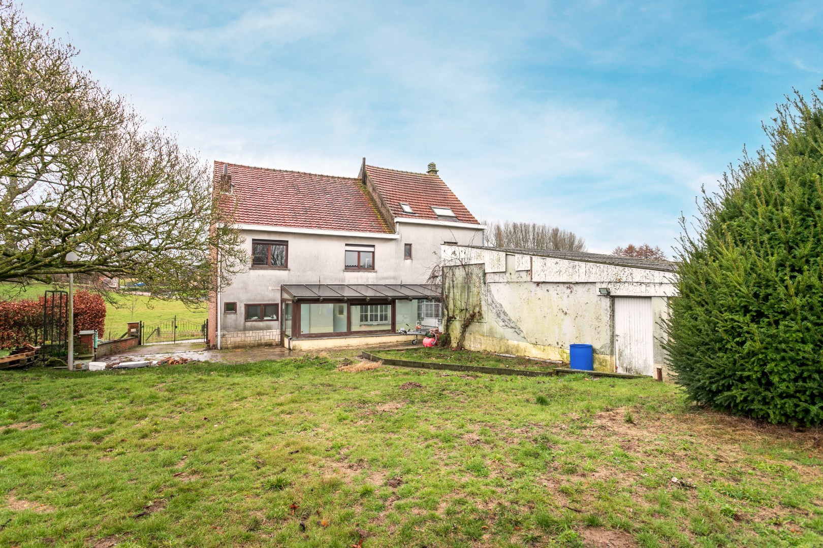 Ruime woning met veel potentieel in een groene omgeving op 39a 