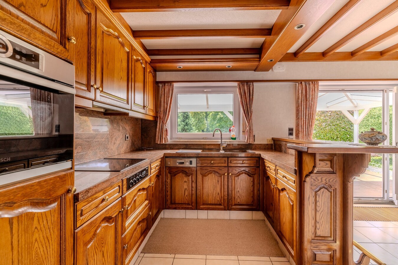 Instapklaar landhuis met mooi aangelegde tuinzone 