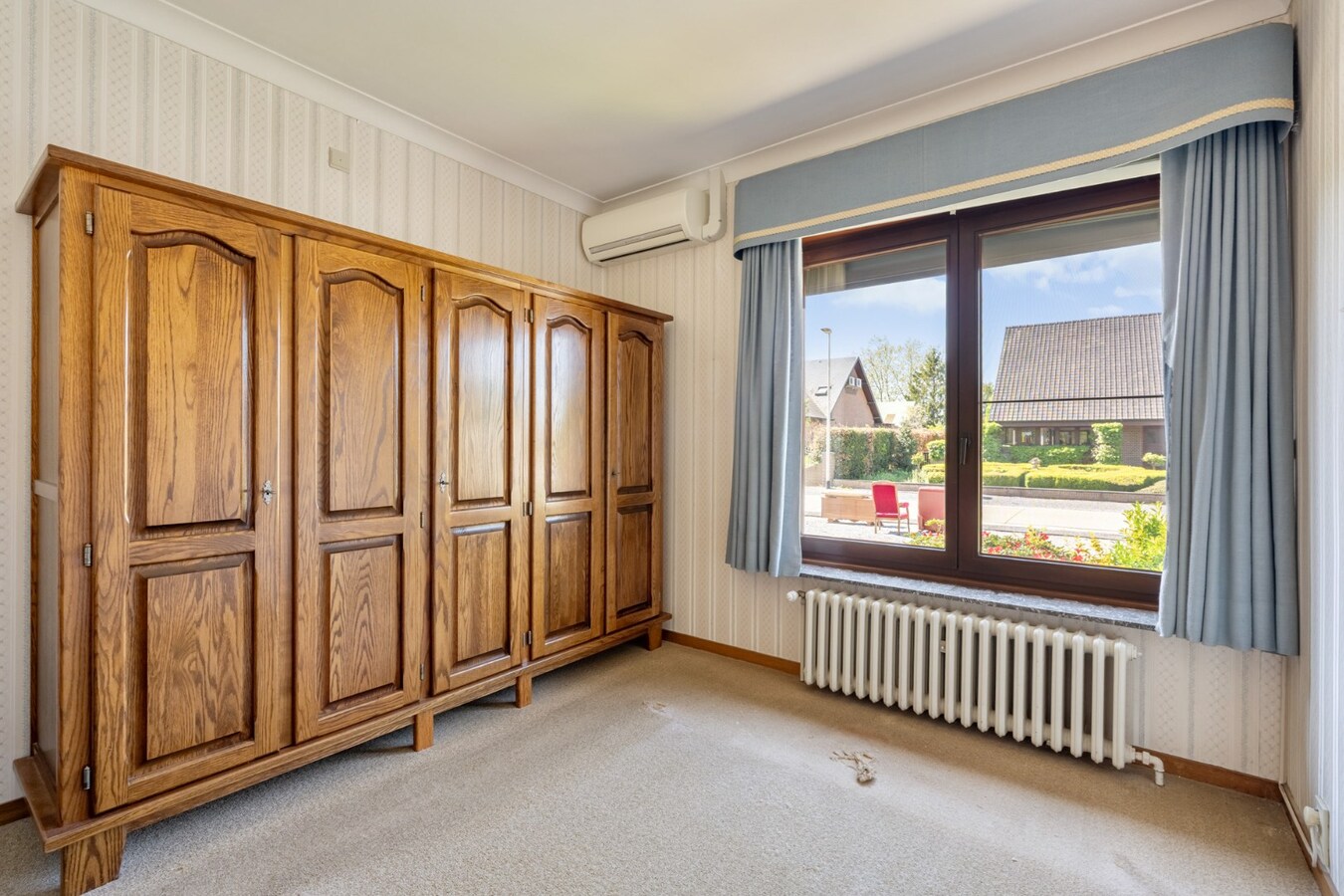 Gelijkvloerse gezinswoning op een ruim perceel van 9a51ca op een rustige locatie met uitzicht op achterliggende weilanden! 