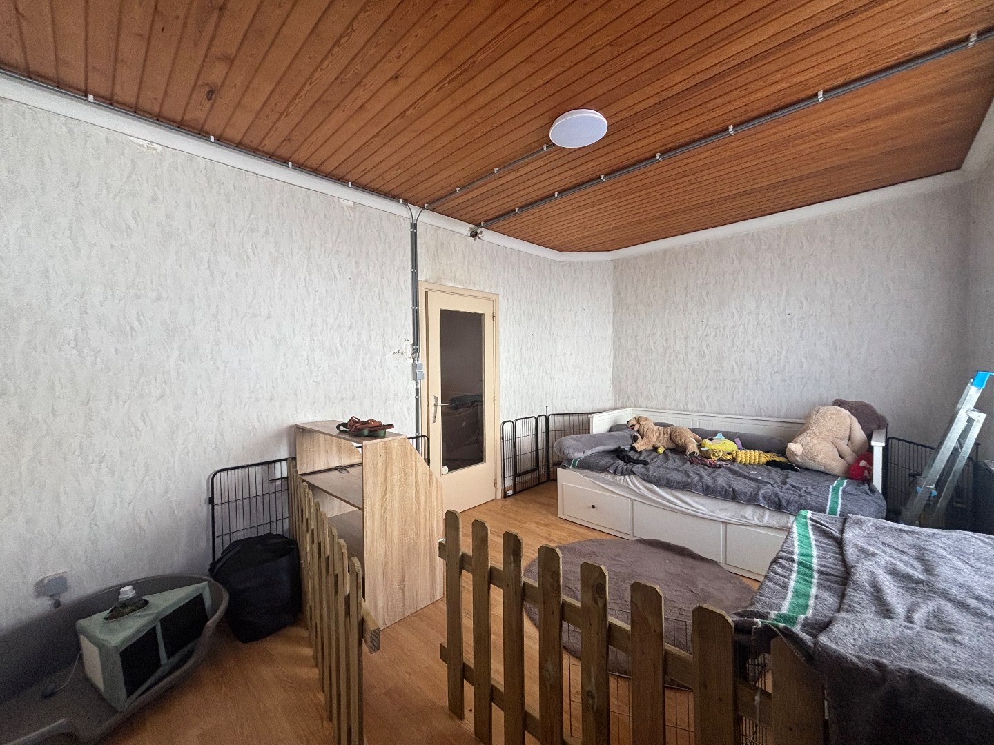 Te renoveren woning met 2 ruime slaapkamers in Mol 