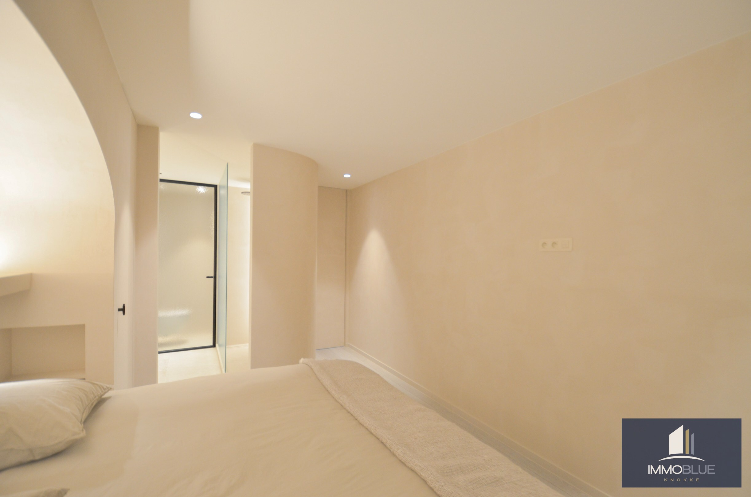 Appartement exceptionnel avec vue frontale sur la mer et une façade d’environ 11,5 mètres, situé au Zoute. 