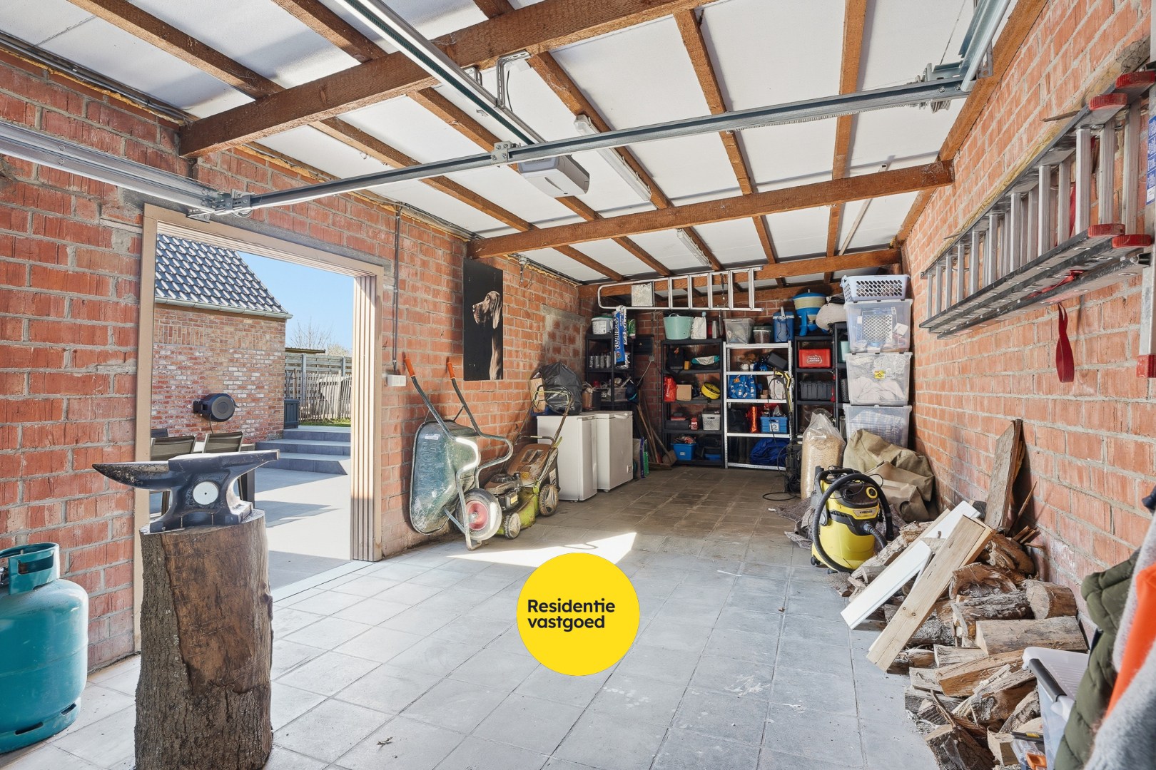 Volledig gerenoveerde alleenstaande woning op toplocatie in Zedelgem 