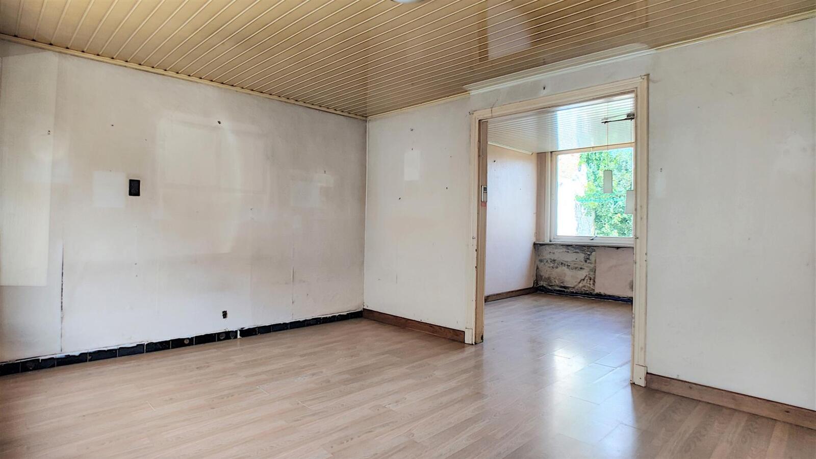 Volledig te renoveren woning met aangename tuin - Heist 