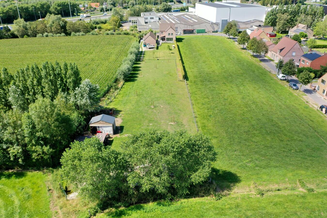 Prachtige recente villa met bijgebouw 