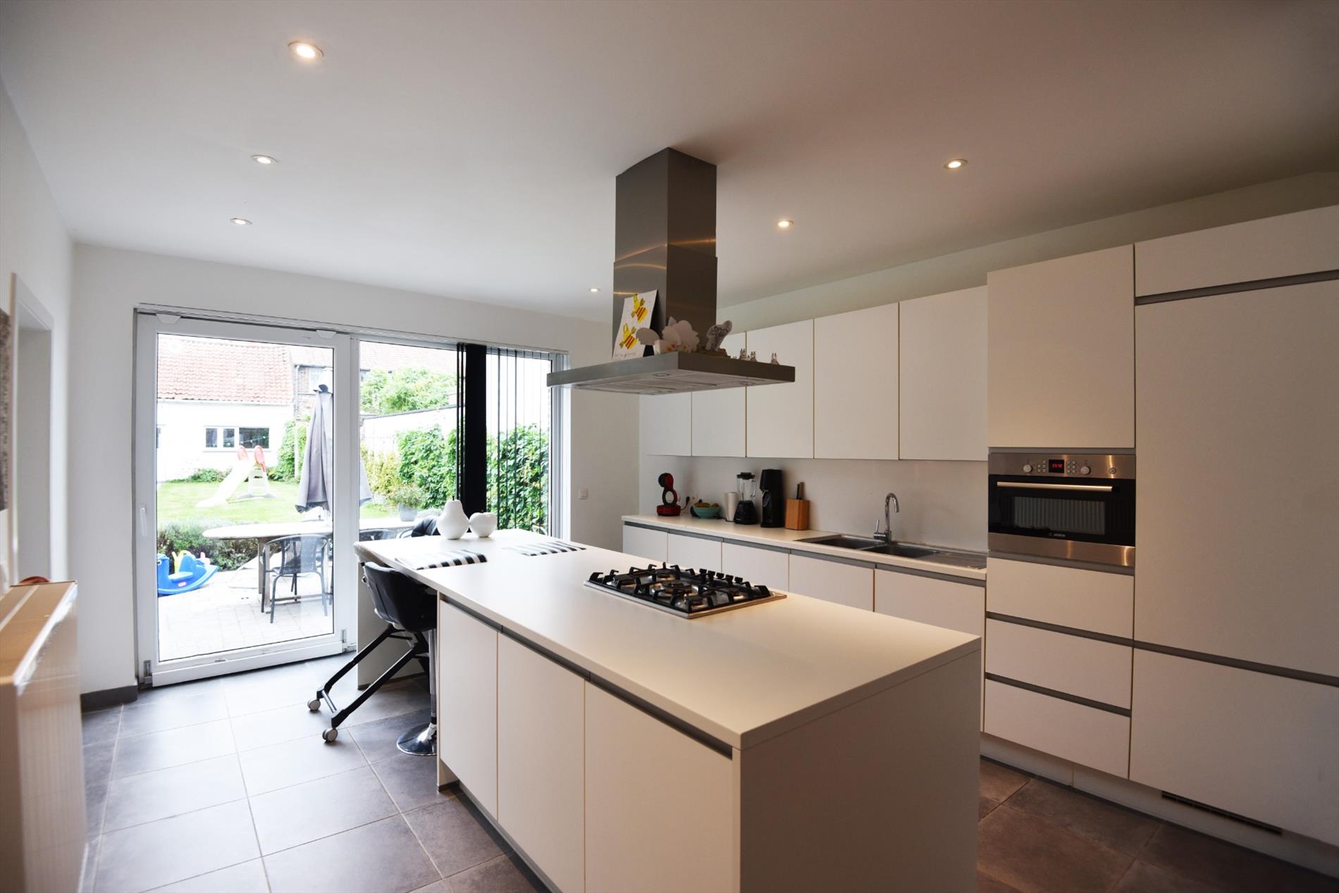 Instapklare gezinswoning met 3 slpks, garage en tuin te Watervliet 