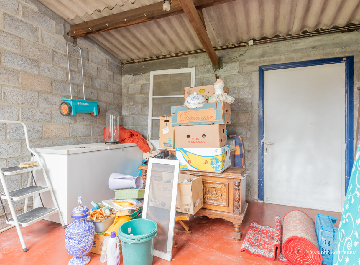 Degelijke, bijzonder ruime woning te Dikkelvenne. 