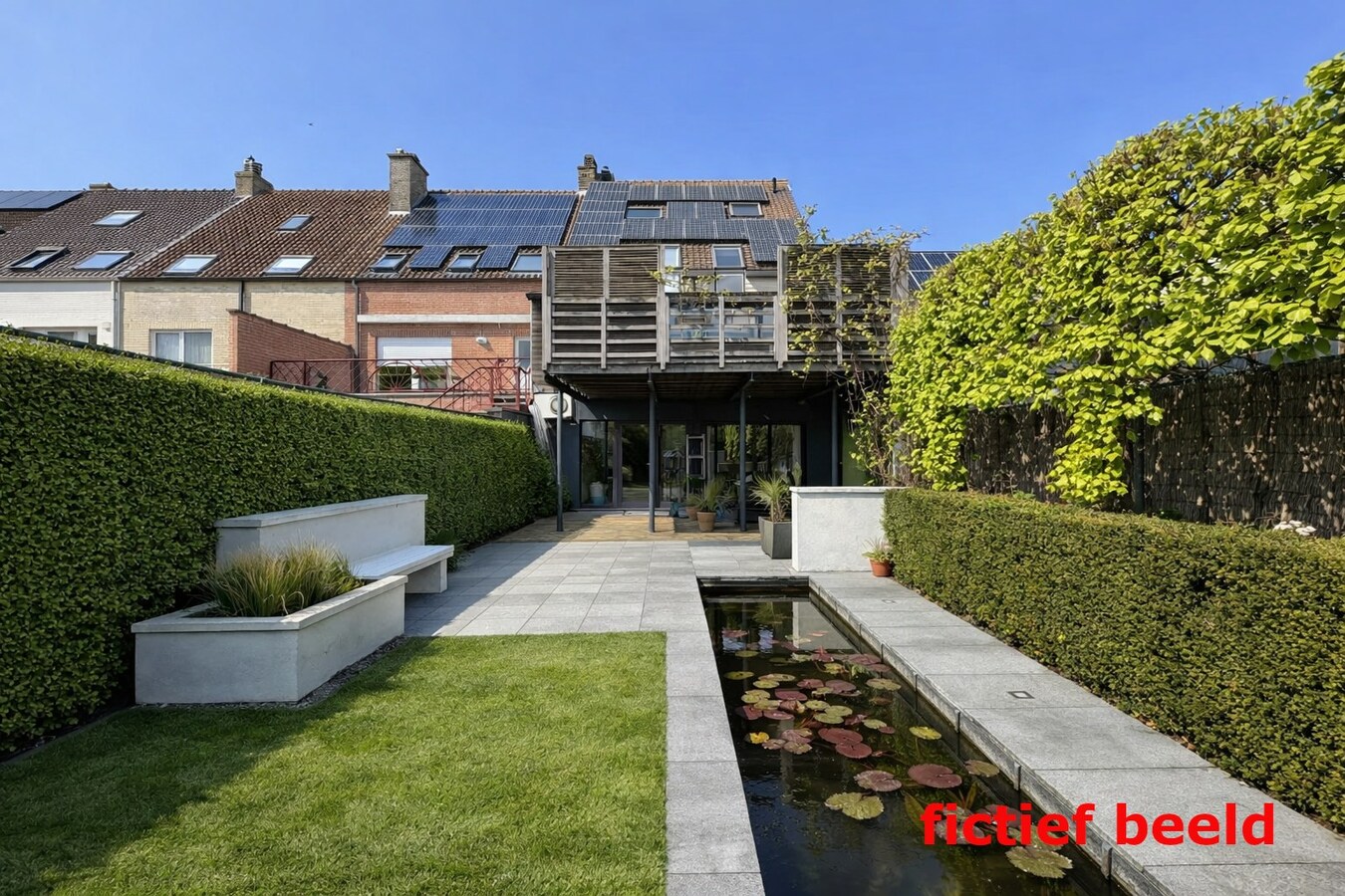 Ruime en veelzijdige bel-étagewoning met 5 slaapkamers, zuidgerichte terrassen en studio/praktijkruimte nabij de zeedijk. 
