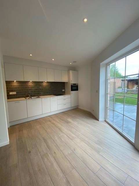 Mooi afgewerkt gelijkvloers appartement met 2 slpk. in Mol-Sluis! 