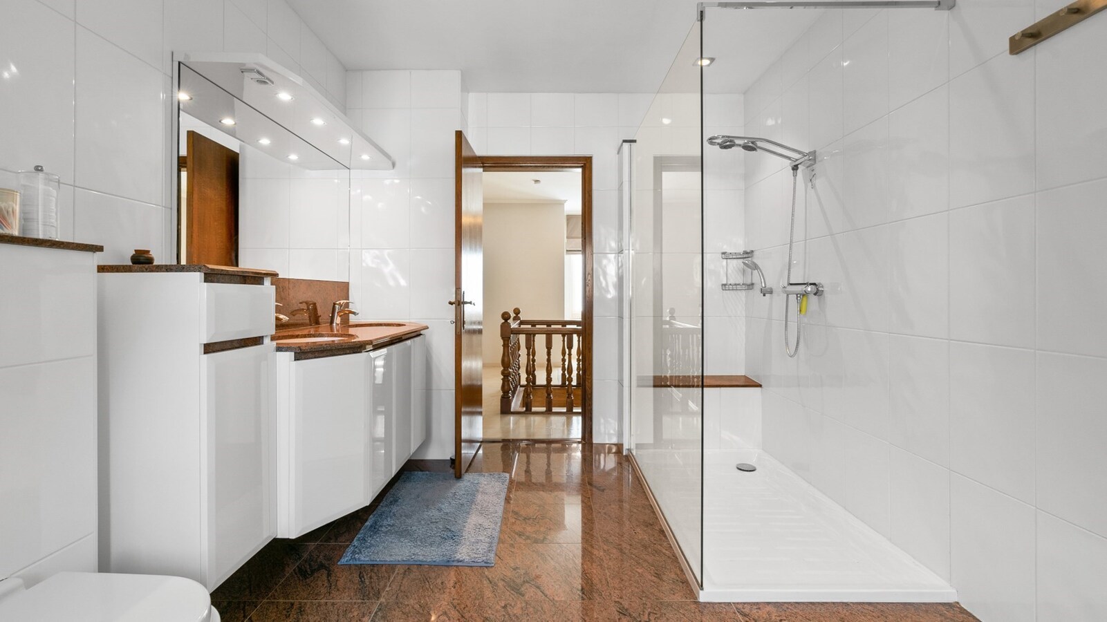 Instapklaar, energiezuinig landhuis op rustige locatie 