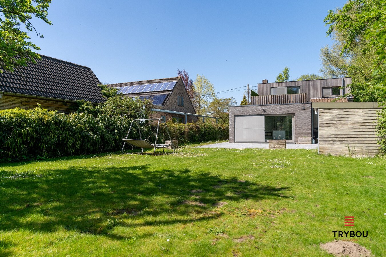 Alleenstaande woning met 4 slaapkamers in Merkem! 