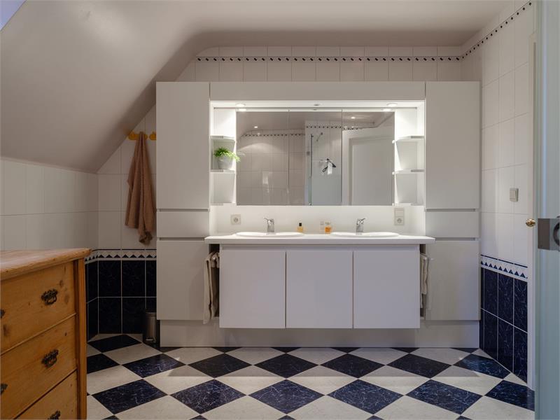 Villa-landhuis met prachtig zicht op uitgestrekte achterliggende velden 