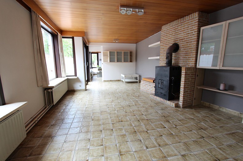 Ruime woning met 5 slaapkamers te Zwevezele 