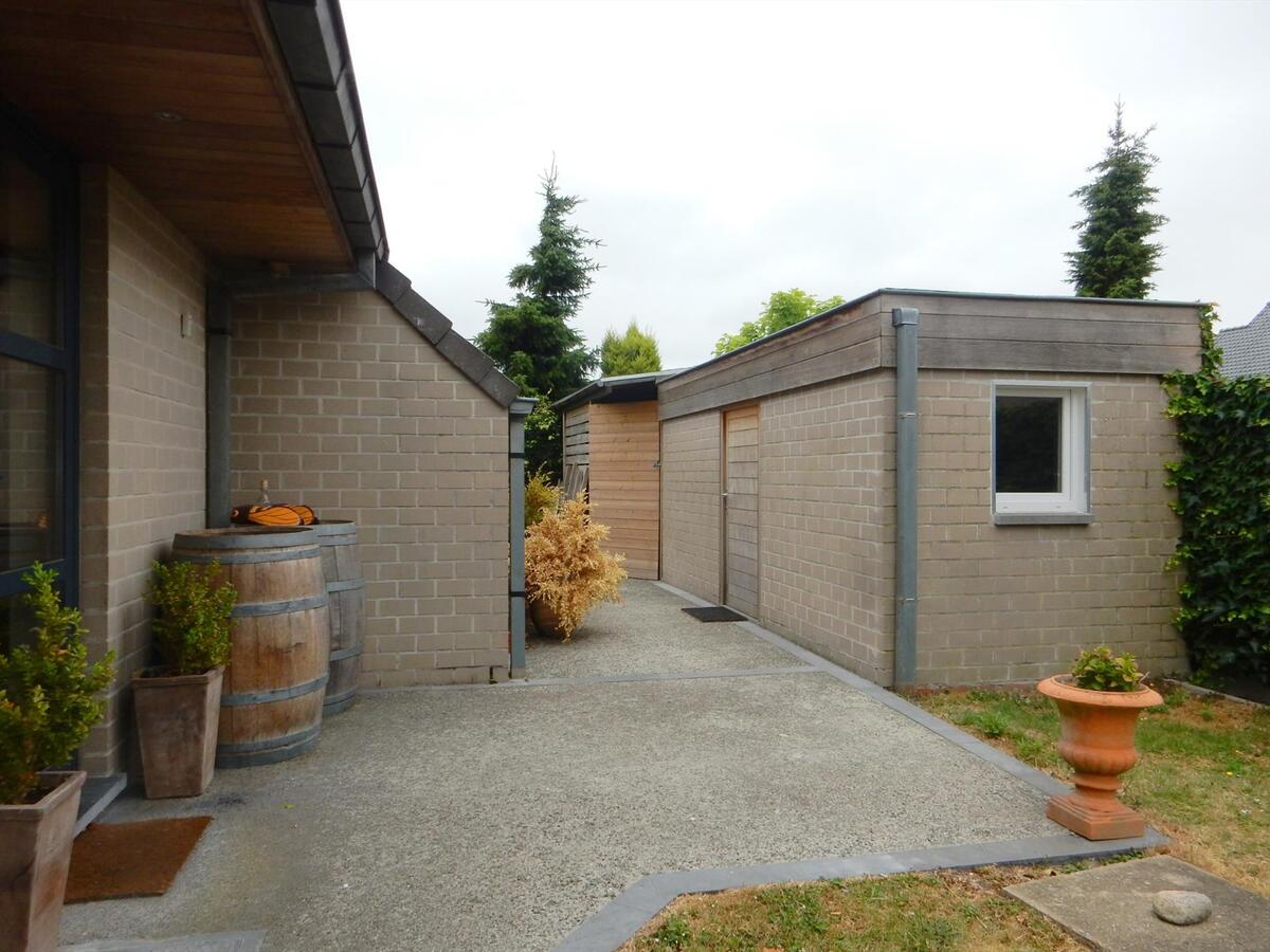 Alleenstaande villa met zonnige tuin op fantastische locatie 