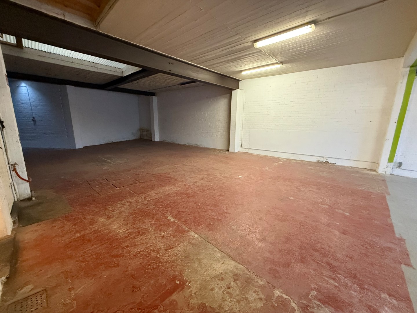 Centraal gelegen polyvalente opslagruimte  te Lier. 