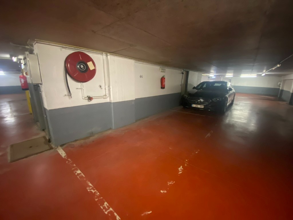 Centraal gelegen auto-staanplaats met een centrale ligging in het Zoute op 150m wandelafstand van het Albertstrand. 