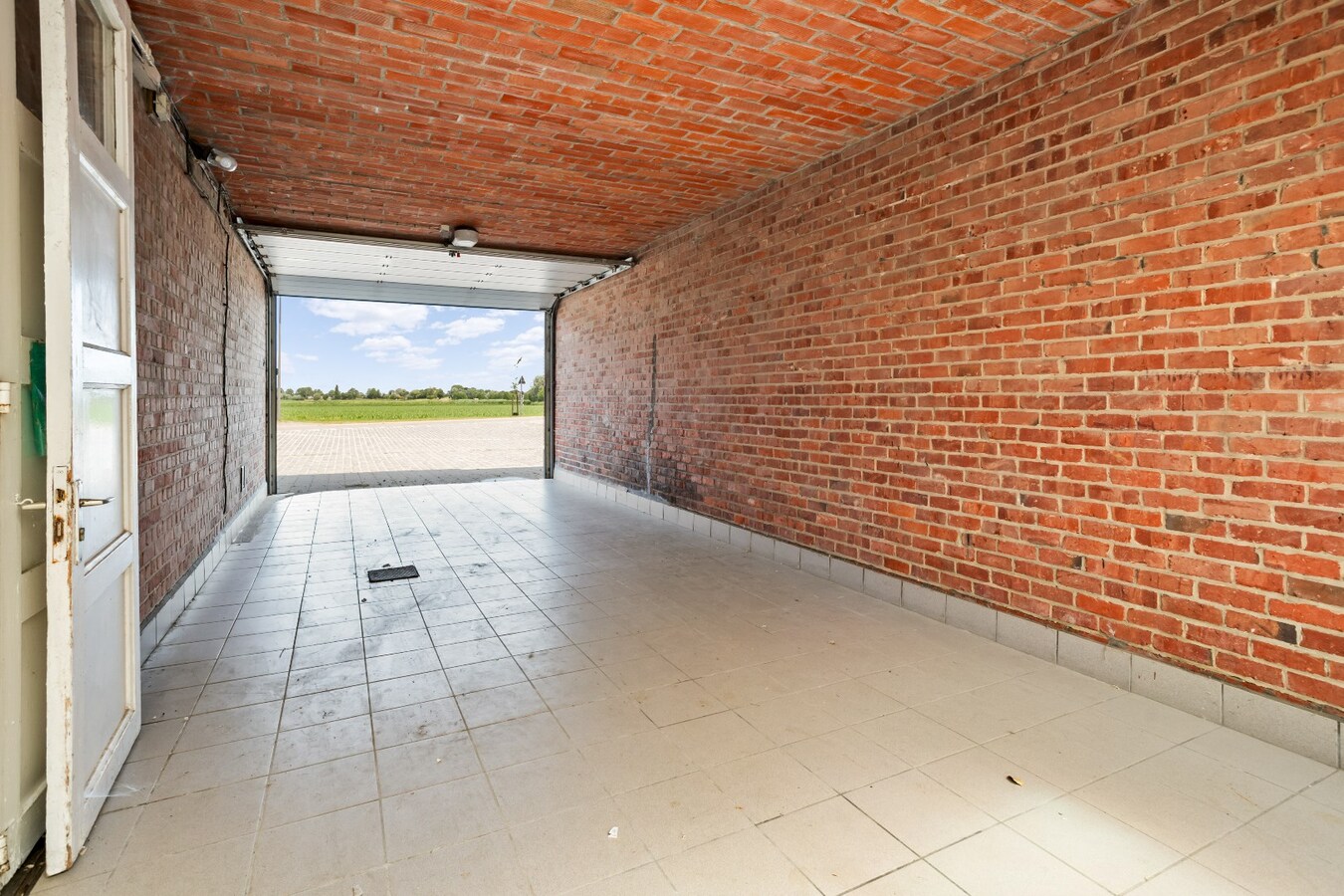 Ruime woning met loods op 882 m² 