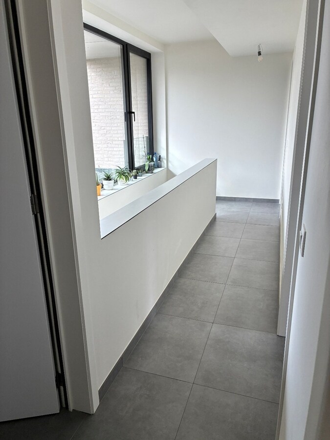 Nieuwbouwwoning op 50m van tramhalte - met terras en tuin ! 