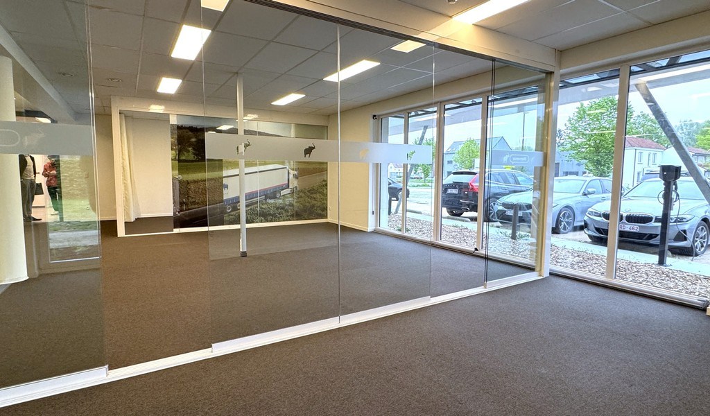 Kantoren te huur op zichtlocatie langs Kortrijksesteenweg in Sint-Martens-Latem
