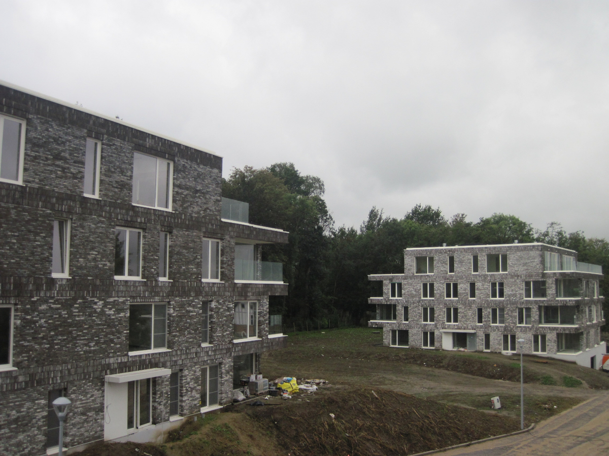 Groen wonen in de Weverij.    2-slp-appartement met een autostaanplaats. 