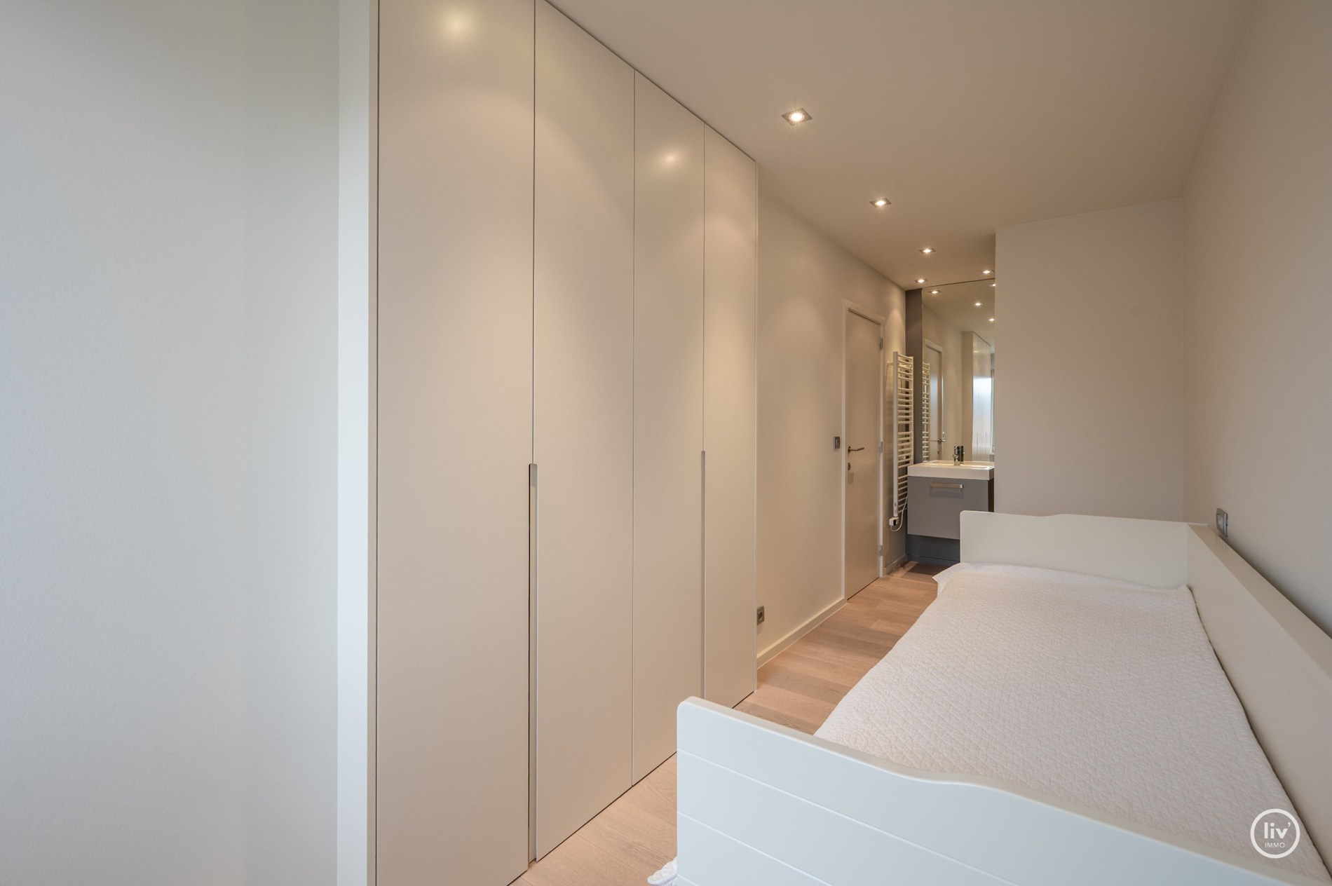 Penthouse ensoleillé avec de grandes terrasses dans un emplacement de premier choix près de l'avenue Dumortier et de l'avenue Lippens 🌟 