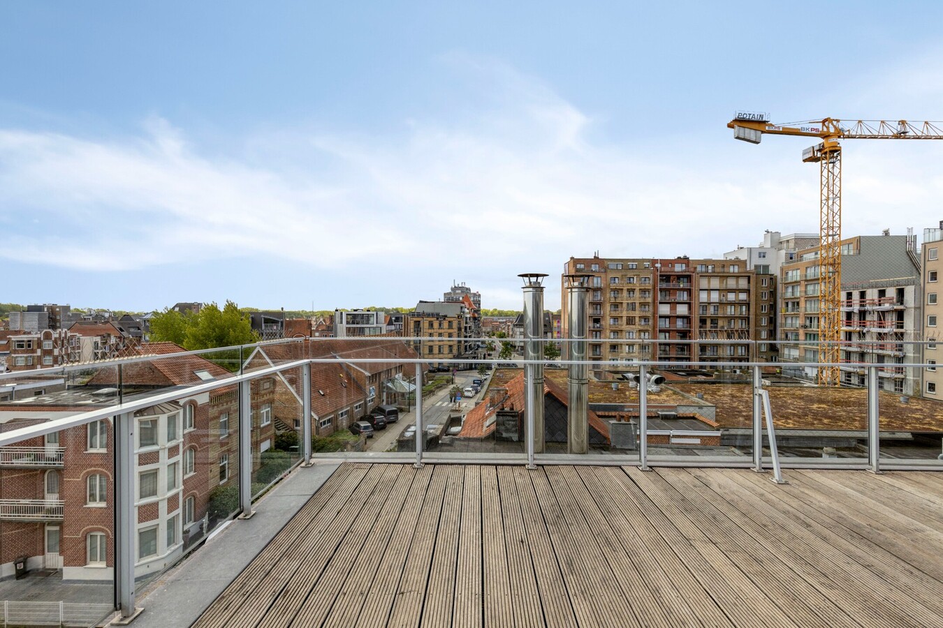 Penthouse ensoleillé avec une très grande terrasse 