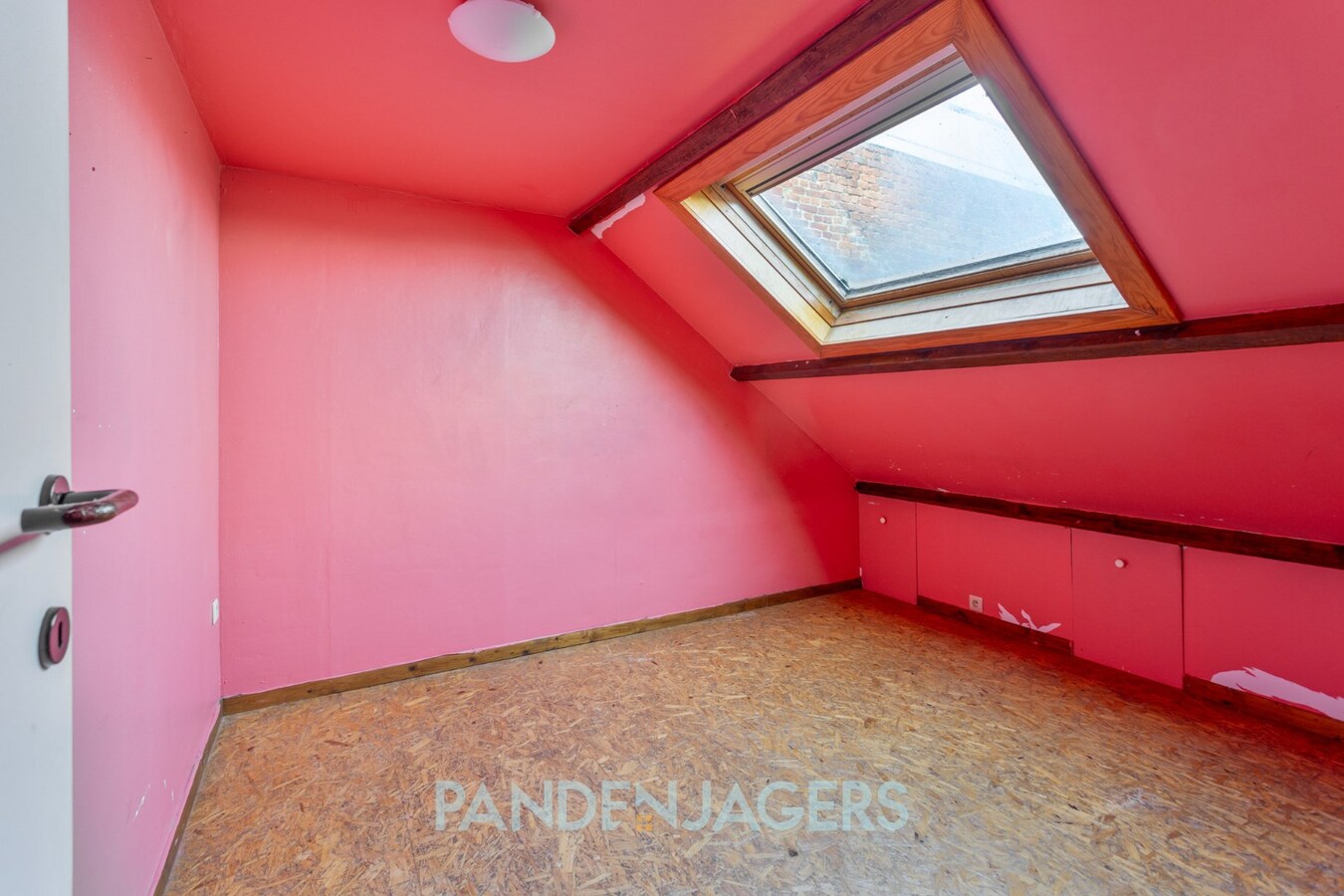 Handelshuis met winkelgedeelte en appartement te Duffel 