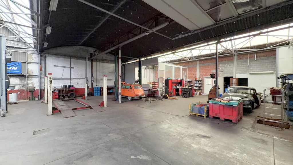Showroom met magazijn te huur aan het Handelsdok in Gent