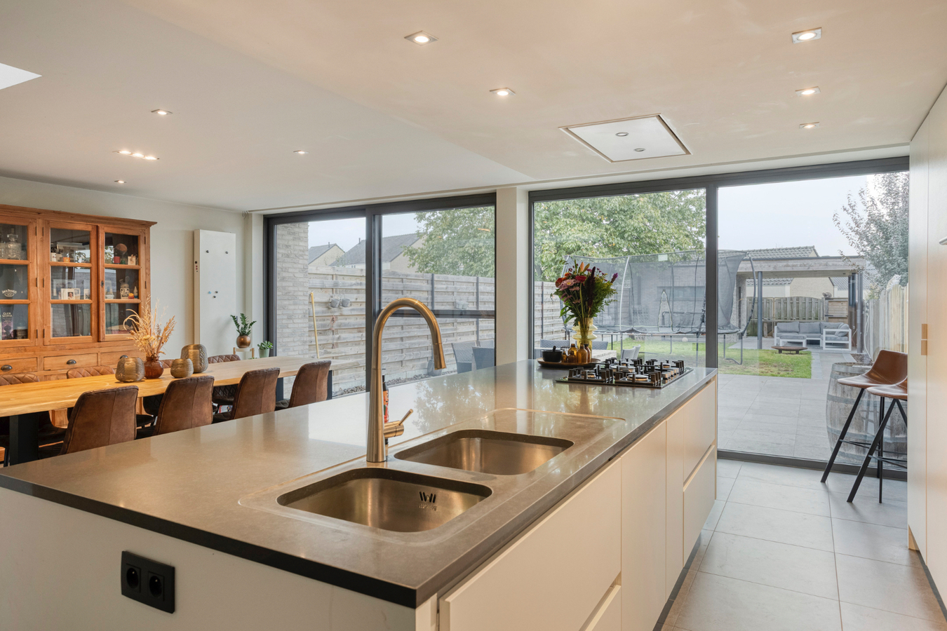 Instapklare gezinswoning in Ledegem met 3 slaapkamers en een tuin met uitweg. 
