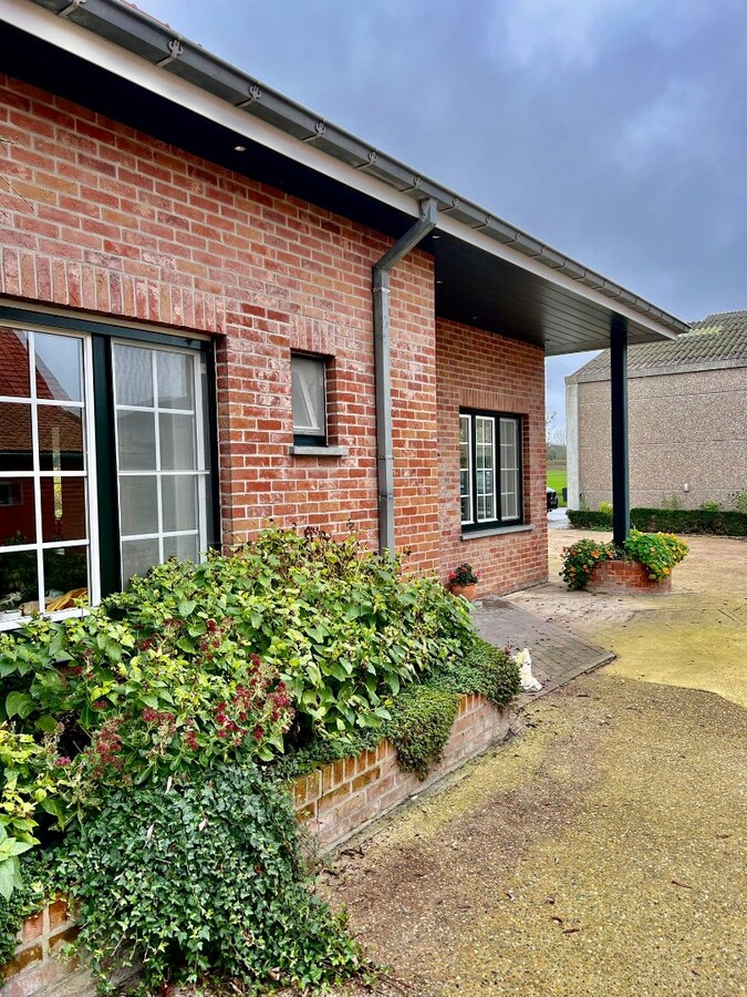Landelijk gelegen woning, open bebouwing met prachtige tuin 