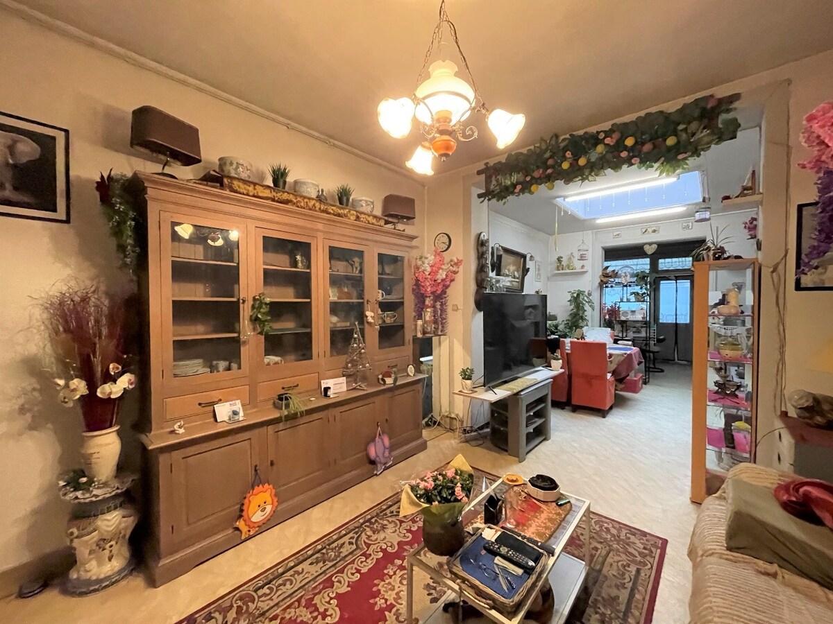 Woning met 2 slaapkamers en loods in het centrum van Roeselare 