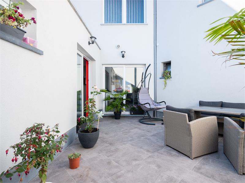 Ruime, subliem gerenoveerde woning in hartje Eeklo 