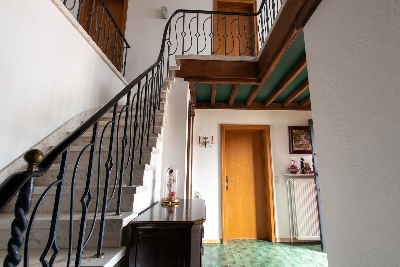 Statige, te moderniseren villa in een residentiële wijk - Blankenberge 