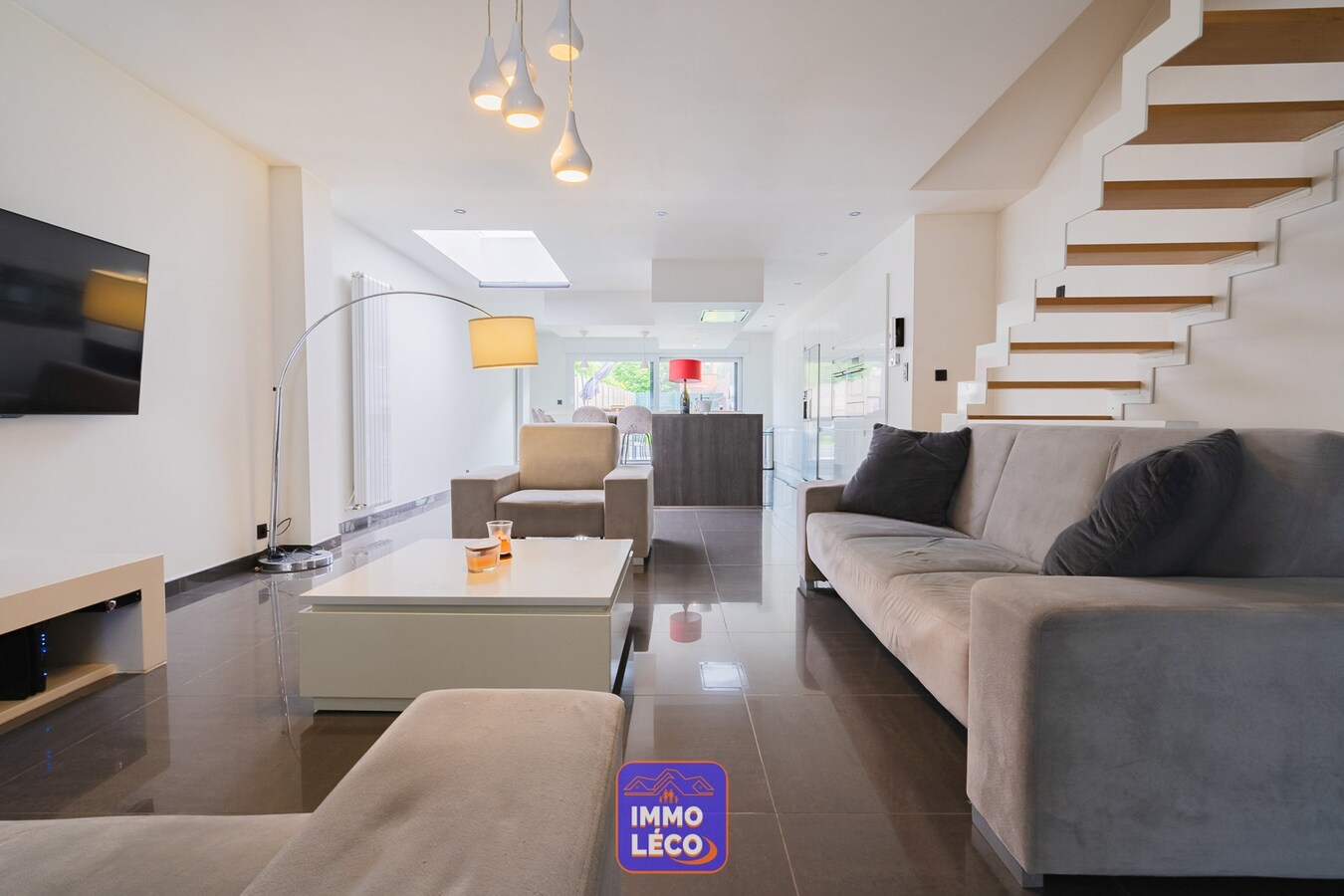 Maison moderne entièrement rénovée avec jardin, dans le village de Luingne ! 