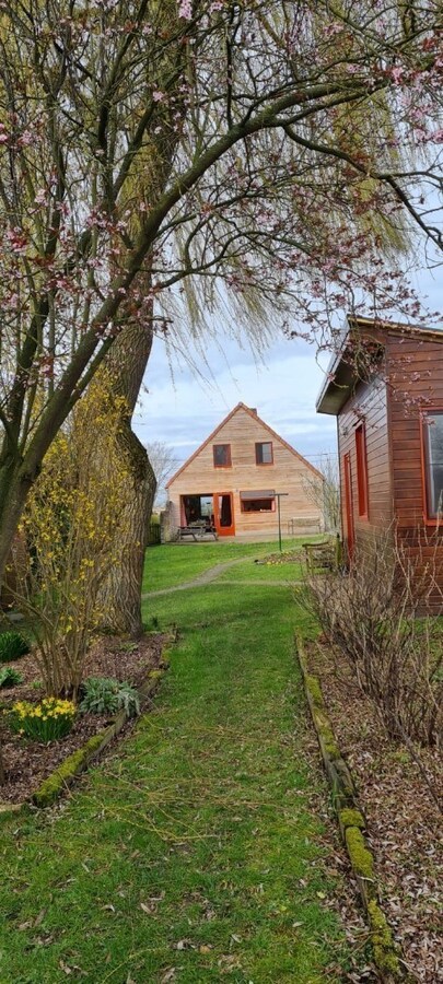 Landelijk gelegen open bebouwing op een uitzonderlijk perceel (1585m²) 