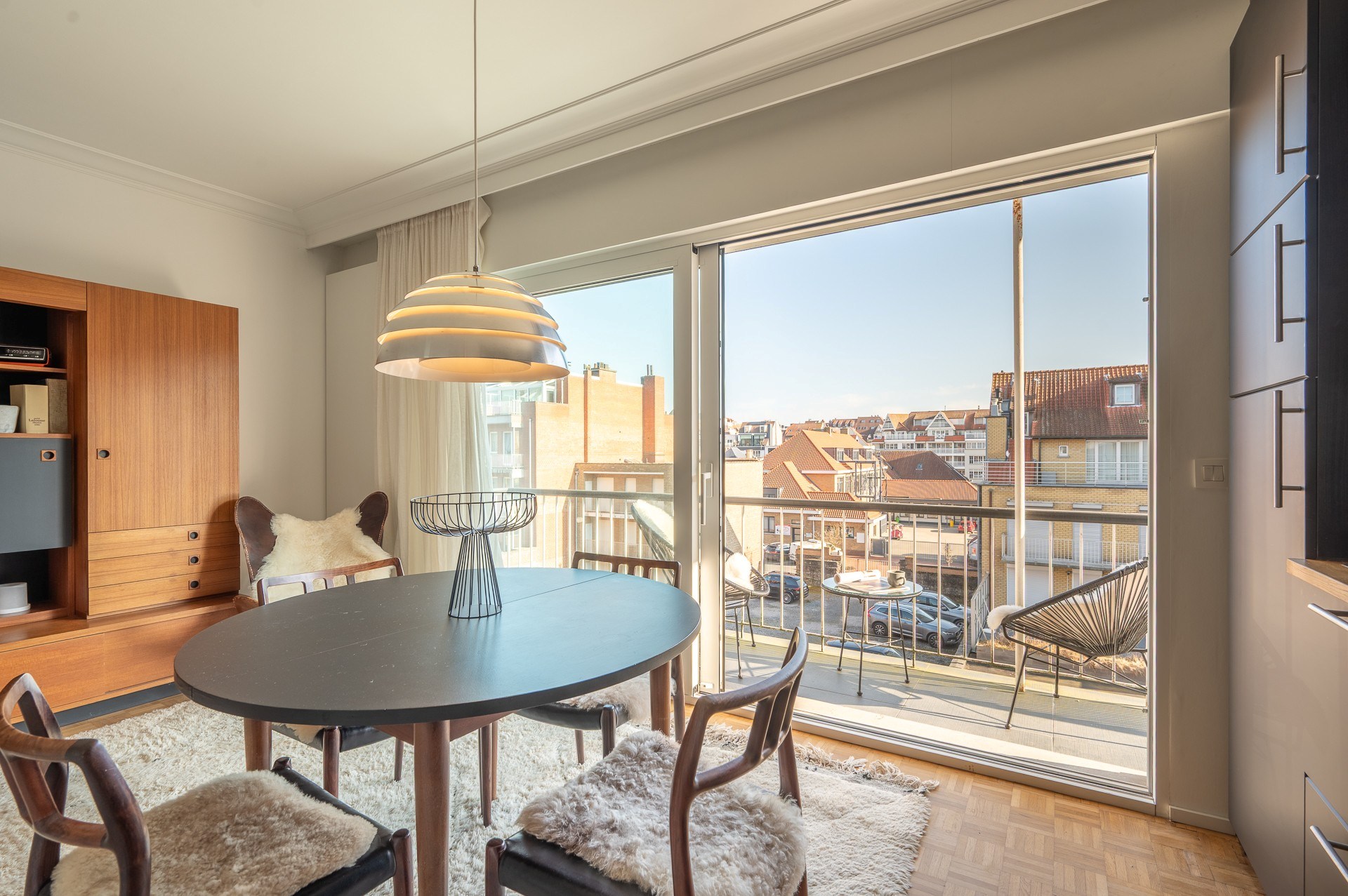 Appartement parfaitement entretenu dans un emplacement de premier choix, à proximité de l'avenue Dumortier et de la Zoute à Knokke. 