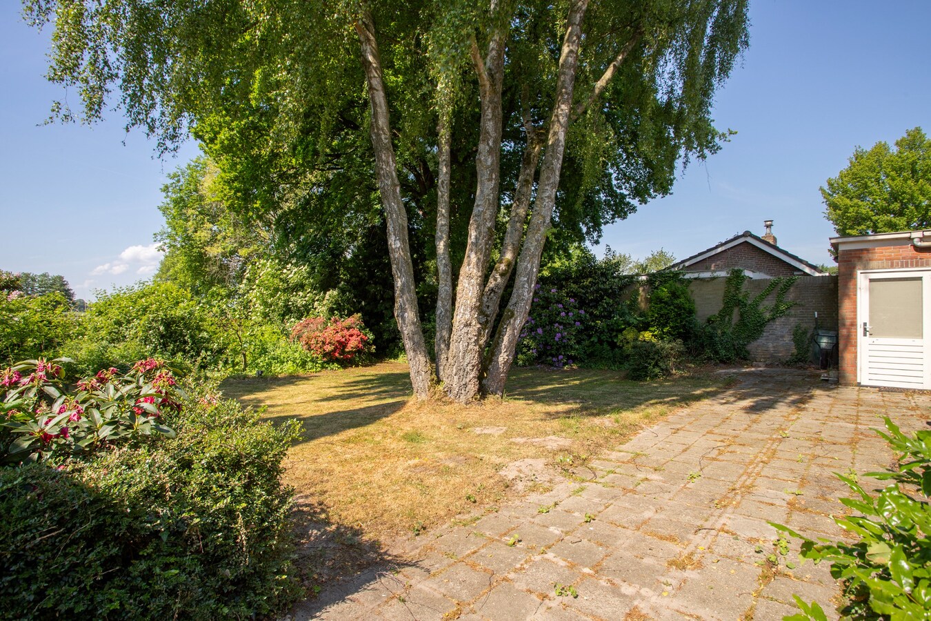 Royale vrijstaande gezinswoning gelegen op 500m2 in het centrum van Hoogeloon. 