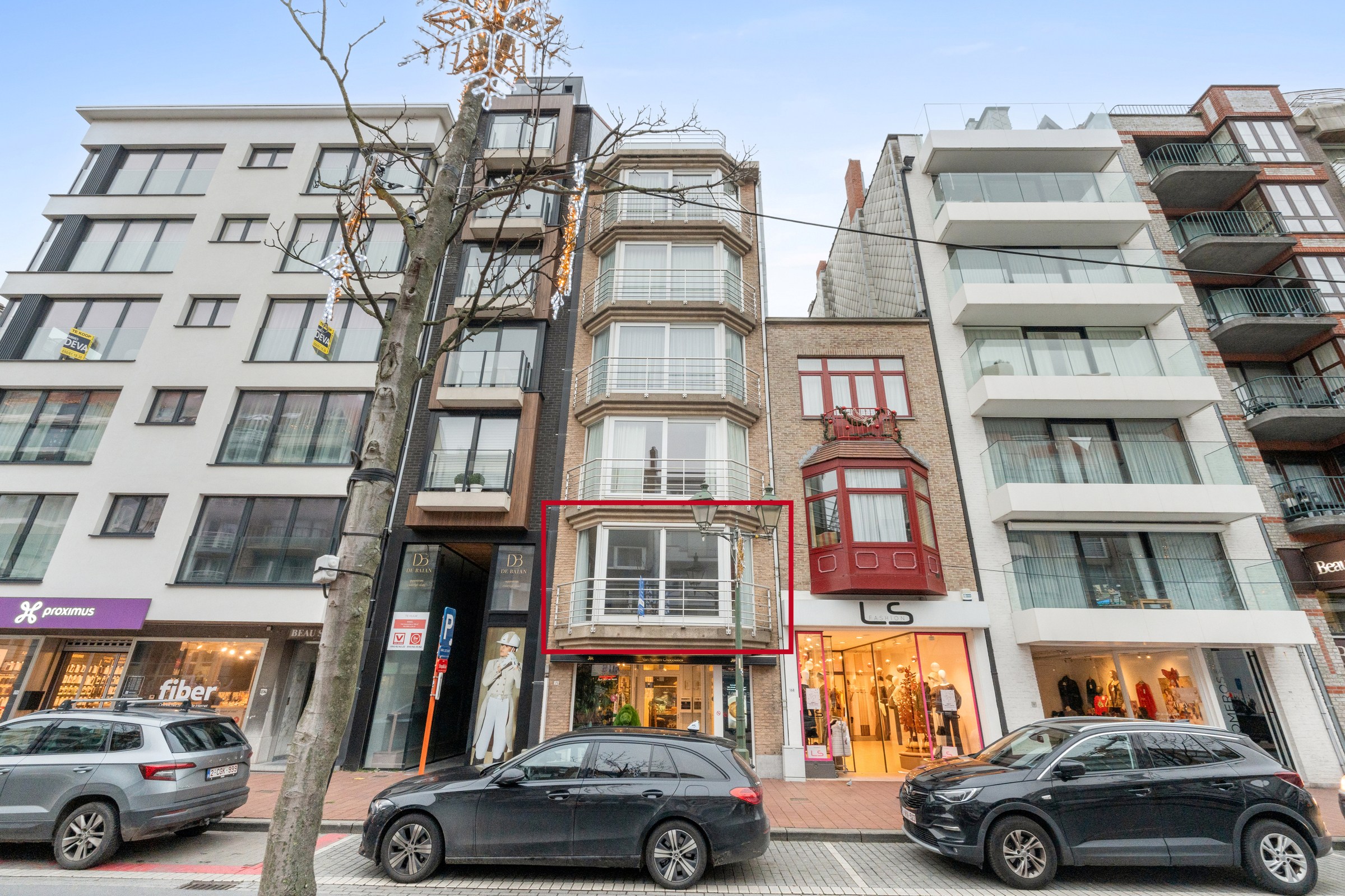 Appartement de 2 pièces bien situé au centre, du côté ensoleillé de la Lippenslaan, à distance de marche de la place Van Bunnen. 